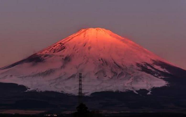 富士山活跃地质活动与旅游繁荣共生最新动态